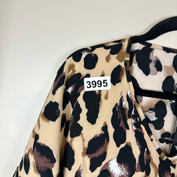 SHEIN xlarge animal print vnecklength vneck  euc - Picture 5 of 5